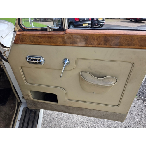257 - 1961 Bentley S II/III, 6230cc. Registration number 556 XVM, )non transferrable). Chassis number B41 ... 