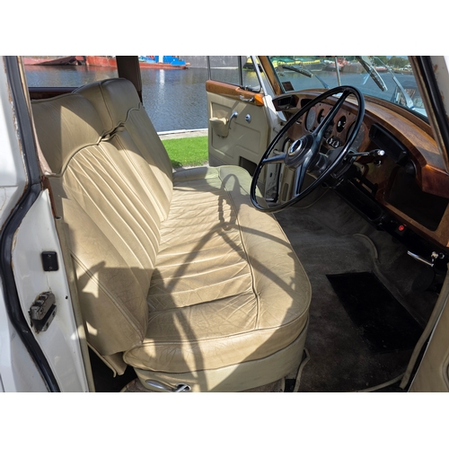 257 - 1961 Bentley S II/III, 6230cc. Registration number 556 XVM, )non transferrable). Chassis number B41 ... 