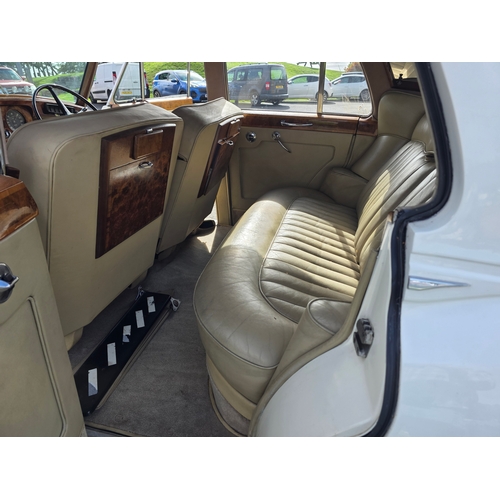 257 - 1961 Bentley S II/III, 6230cc. Registration number 556 XVM, )non transferrable). Chassis number B41 ... 