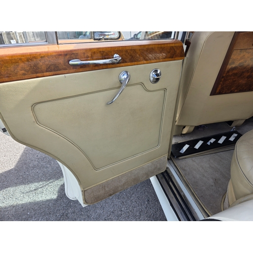 257 - 1961 Bentley S II/III, 6230cc. Registration number 556 XVM, )non transferrable). Chassis number B41 ... 