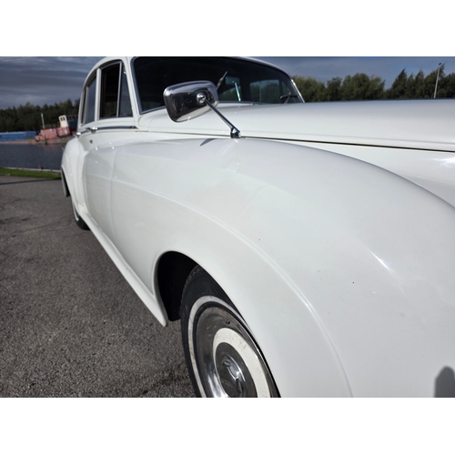 257 - 1961 Bentley S II/III, 6230cc. Registration number 556 XVM, )non transferrable). Chassis number B41 ... 