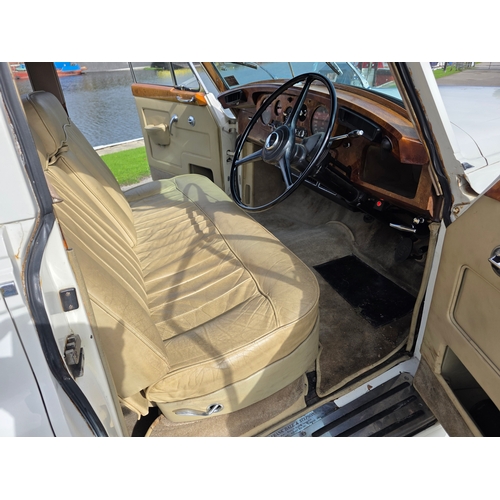 257 - 1961 Bentley S II/III, 6230cc. Registration number 556 XVM, )non transferrable). Chassis number B41 ... 