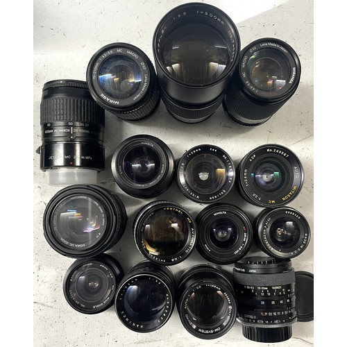 17 - A box of camera lens to include a Miranda 1:4.5-5.6 lens, a Nikon AF Nikkor 28-80mm lens, a Minolta ... 