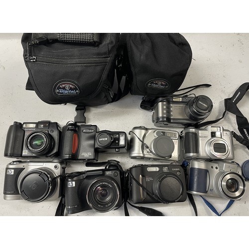 44 - A collection of digital cameras to include, a Yakumo 55ex, a Casio QV-4000 and a HP Photosmart 850. ... 