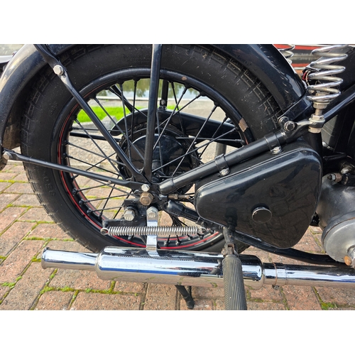 318 - 1937 Ariel Red Hunter, 500cc. Registration number EUM 21 (non transferrable). Frame number XF 9395. ... 