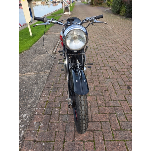 318 - 1937 Ariel Red Hunter, 500cc. Registration number EUM 21 (non transferrable). Frame number XF 9395. ... 