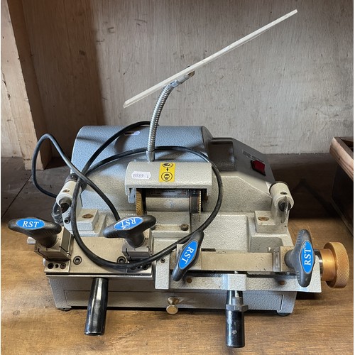 14 - An RST key cutting machine, mode No. TM800, 240V, fitted with 13A plug.