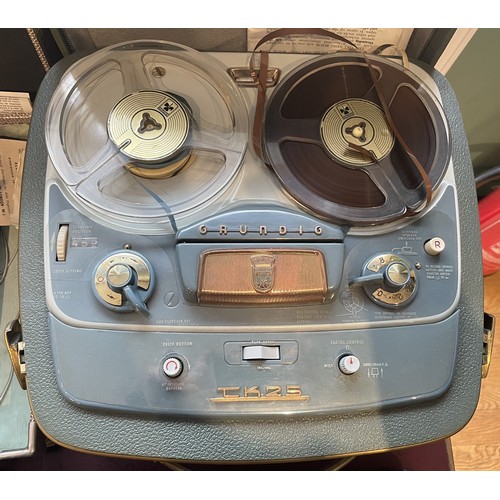 49 - A collection of Hi-Fi and vintage tech to include a Celfix projector screen, an Aldis projector, a G... 