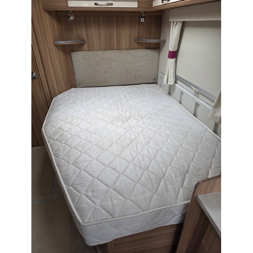 251 - 2018 Luna Ultima 544 caravan. Chassis number SGLS 000LUJ1039558.Sold with the service book, manuals,... 