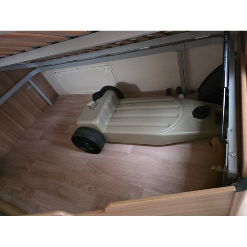 251 - 2018 Luna Ultima 544 caravan. Chassis number SGLS 000LUJ1039558.Sold with the service book, manuals,... 