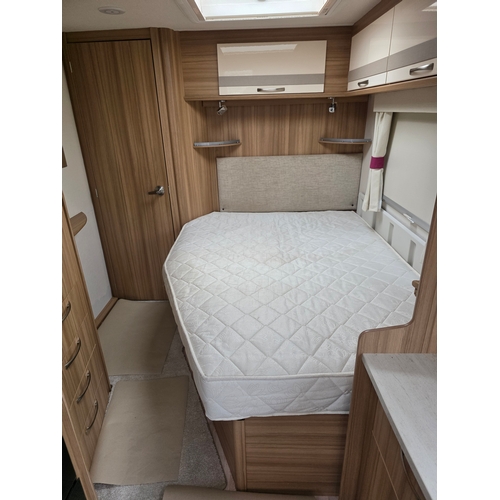 251 - 2018 Luna Ultima 544 caravan. Chassis number SGLS 000LUJ1039558.Sold with the service book, manuals,... 