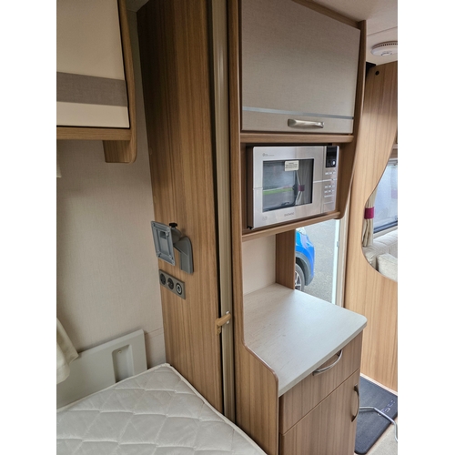 251 - 2018 Luna Ultima 544 caravan. Chassis number SGLS 000LUJ1039558.Sold with the service book, manuals,... 