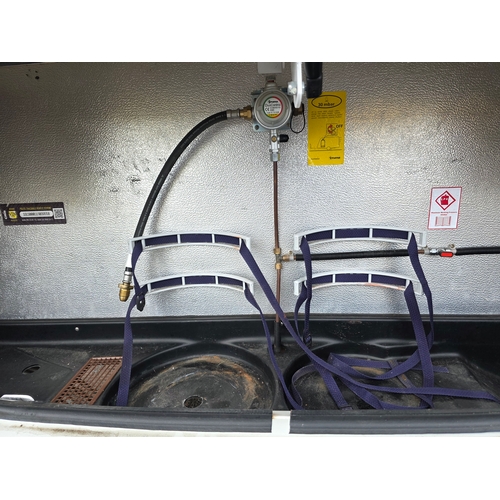 251 - 2018 Luna Ultima 544 caravan. Chassis number SGLS 000LUJ1039558.Sold with the service book, manuals,... 