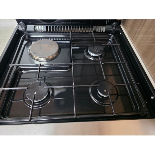 251 - 2018 Luna Ultima 544 caravan. Chassis number SGLS 000LUJ1039558.Sold with the service book, manuals,... 