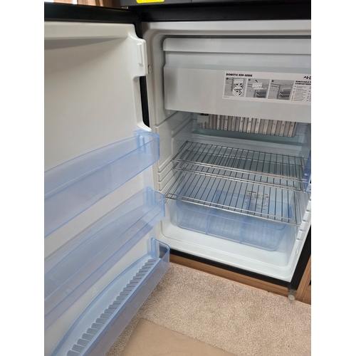 251 - 2018 Luna Ultima 544 caravan. Chassis number SGLS 000LUJ1039558.Sold with the service book, manuals,... 