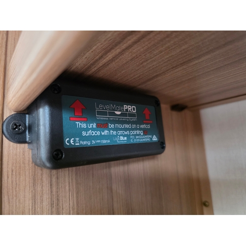 251 - 2018 Luna Ultima 544 caravan. Chassis number SGLS 000LUJ1039558.Sold with the service book, manuals,... 