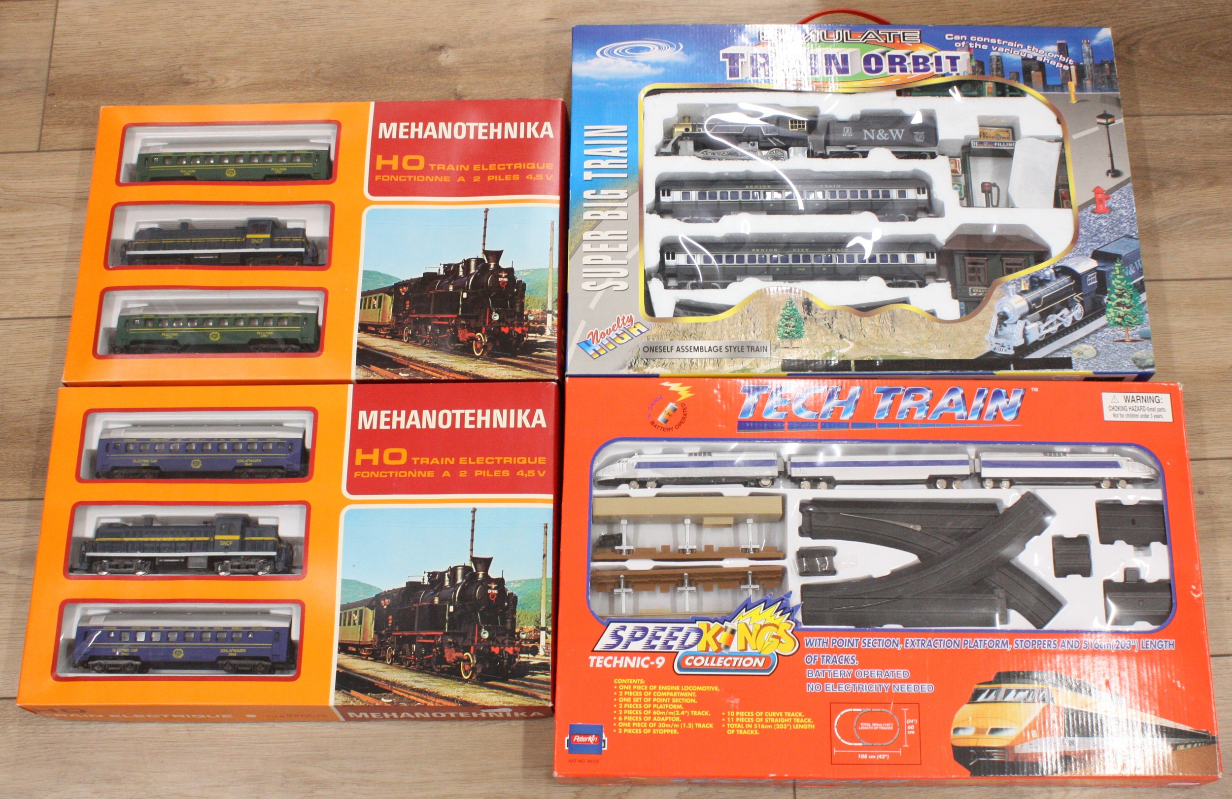 Two 'Mehanotehnika HO train electrique' model train sets that both ...