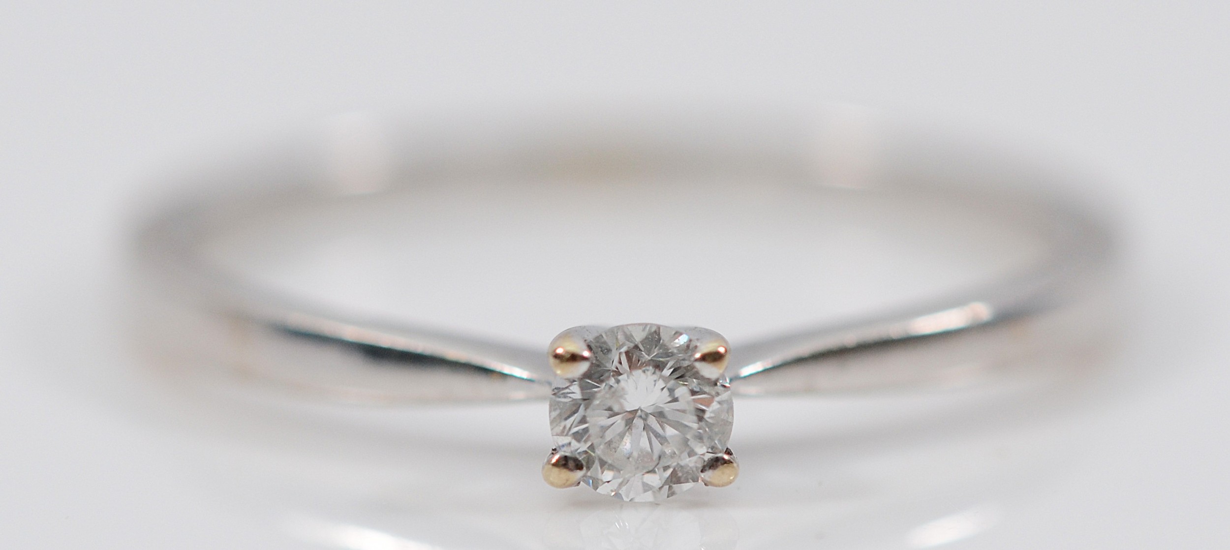 An 18ct white gold brilliant cut diamond solitaire ring, approximately ...