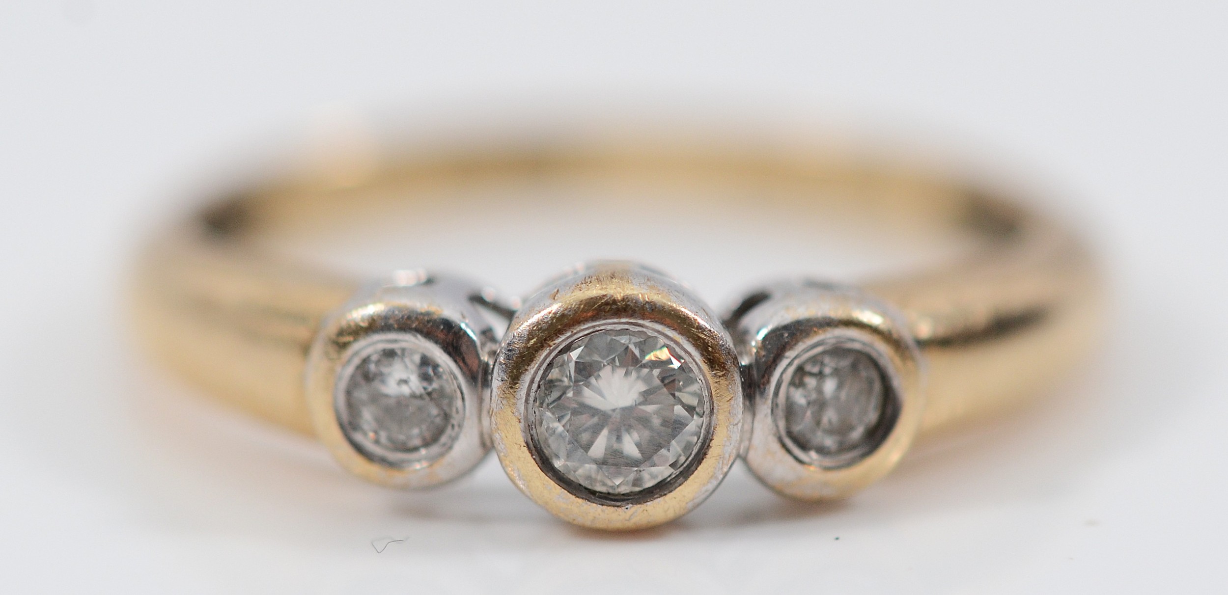 A 9ct gold brilliant cut diamond three stone ring, stated 0.25ct ...
