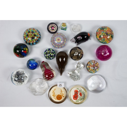 25 - BOX MISC MILLEFIORI & OTHER PAPERWEIGHTS