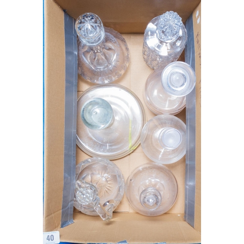 40 - BOX DECANTERS