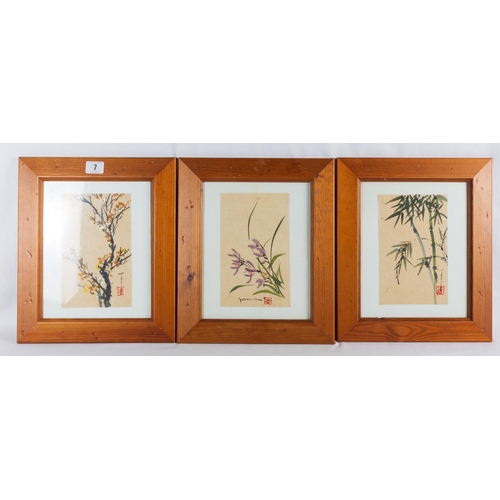 7 - THREE VINTAGE ORIENTAL WATERCOLOURS ON RICE PAPER SIGNED & SEAL STAMP 33 X 28CM