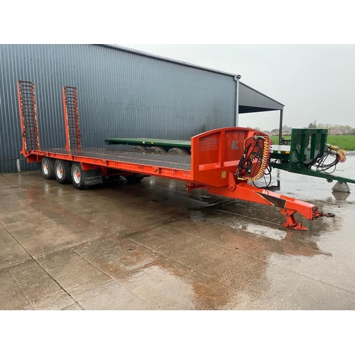 25 - RICHARD LARRINGTON 32' TRI AXLE LOWLOADER TRAILER, 2015