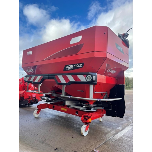 5 - KUHN AXIS 50.2 H-EMC-W FERTILISER SPINNER2018