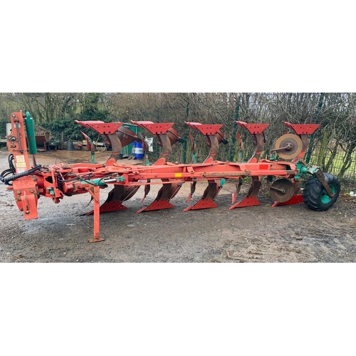 38 - KVERNELAND EG85-300-0-HD 5 FURROW PLOUGH