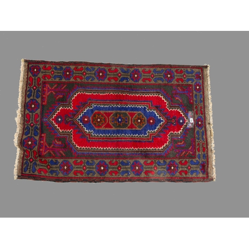 465 - SM' EASTERN RUG 132CM X 87CM