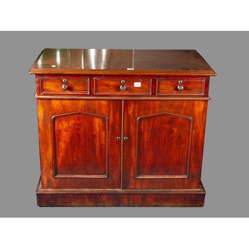 461 - SM' VICT' MAH' SIDEBOARD CUPBOARD 93CM