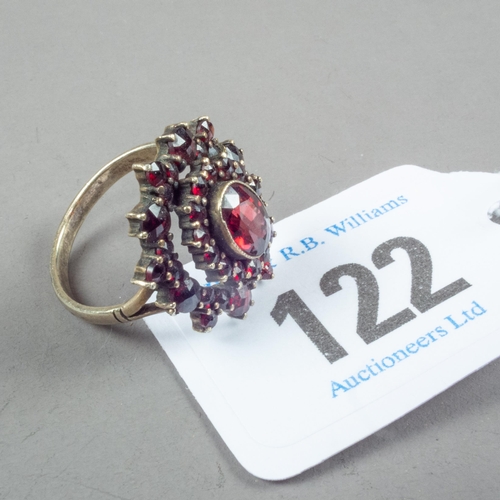 122 - BOHEMIAN GARNET YELLOW METAL RING SIZE M