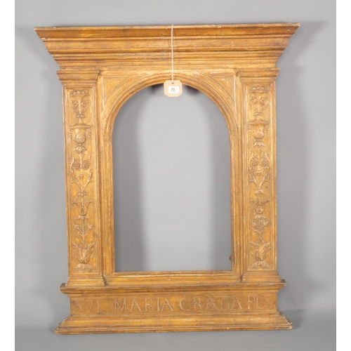 70 - SINGLE VICT' GILT WOOD & GESSO PIER FRAME 93x77CM, APERTURE 58x36CM