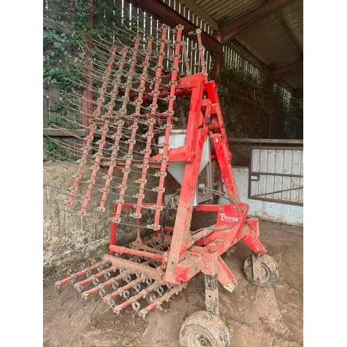 184 - TWOSE 6M GRASS HARROWS
WITH LOGIC SEED BROADCASTER