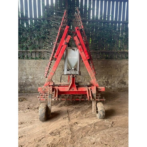 184 - TWOSE 6M GRASS HARROWS
WITH LOGIC SEED BROADCASTER