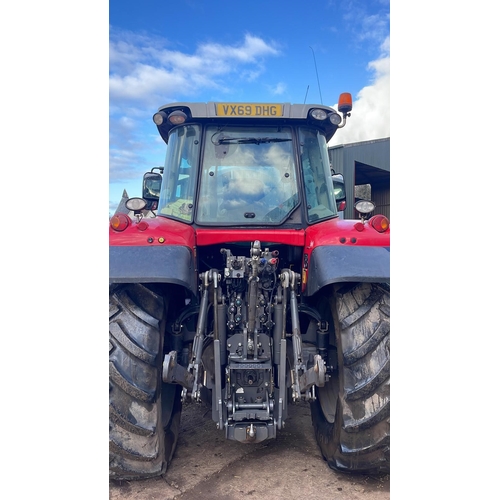 252 - MF7718S TRACTOR