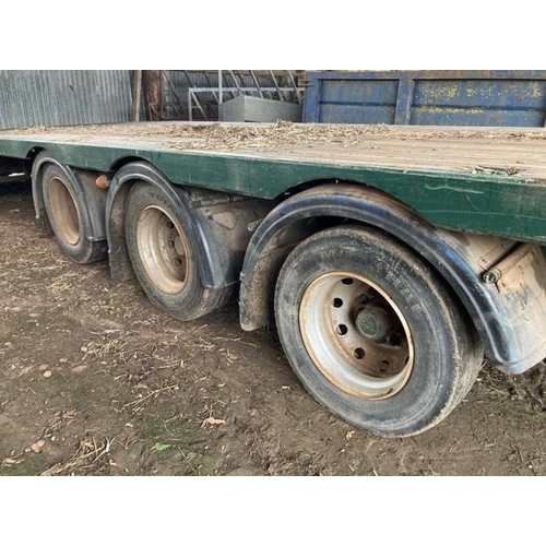 83 - TITAN BALE TRAILER
32' with 2' extension, tri axle with air front axle lift, air suspension, air and... 