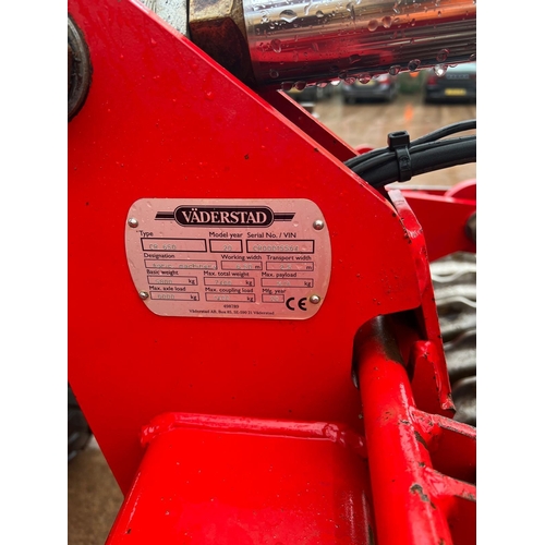 111 - VADERSTAD CARRIER 650
2020, 6m width, Cross cutter discs, Straw Rake