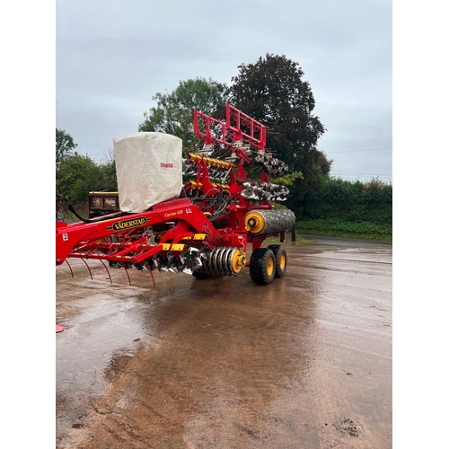 111 - VADERSTAD CARRIER 650
2020, 6m width, Cross cutter discs, Straw Rake