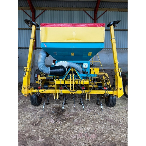 118 - CLAYDON 3M MOUNTED SR DRILL
2008, Bullock Slug Pelleter, various coulters, upgraded to high seed rat... 