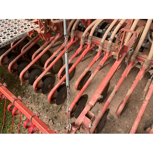 124 - LELY 3M POWER HARROW DRILL COMBINATION WITH ACCORD DISC DRILL
Tramlining Bout Markers, Pre emergence... 