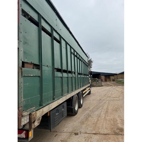 149 - SCANIA R440 30' WITH 3 DECK LIVESTOCK CONTAINER
hydraulic 3rd, hydraulic and manual 2nd, 3 pedal aut... 