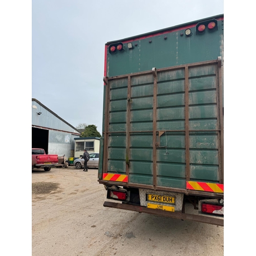 149 - SCANIA R440 30' WITH 3 DECK LIVESTOCK CONTAINER
hydraulic 3rd, hydraulic and manual 2nd, 3 pedal aut... 