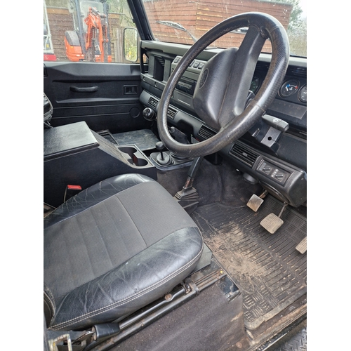 133 - LANDROVER DEFENDER 90XS COUNTY STATION WAGON
2 owners, MOT Jan 2026, 6 seats, leather heated front s... 