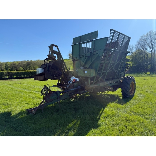 133 - BEET HARVESTER
