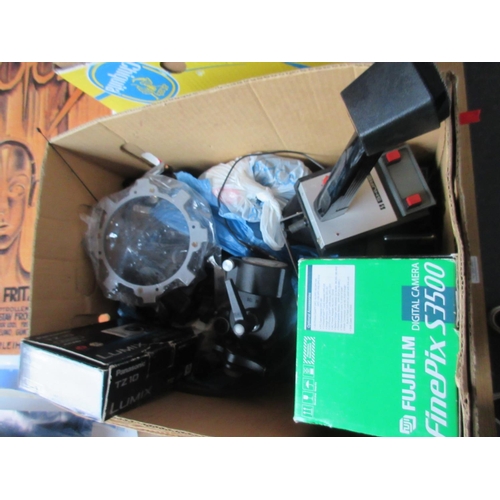 110 - Lot Camera Equipment Etc