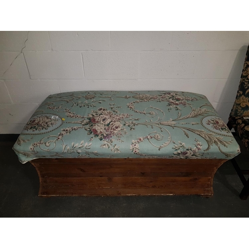 200 - Large pine ottoman with upholstered seat