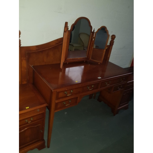 507 - Dressing table,headboard, 2 bedside cabinets and a mirror