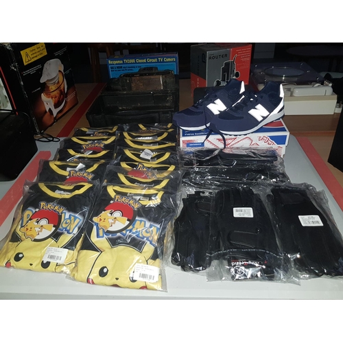 598 - Quantity of Pokemon pajamas age 4-5, quantity of womens gloves and new balance, size 61/2 trainers