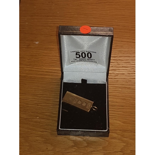 500 - 9k gold ingot pendant in excess of 30 grams